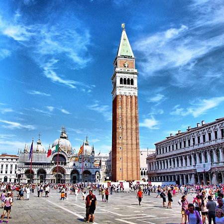 Raggio Di Sole Dietro Piazza San Marco Venedig Exterior foto