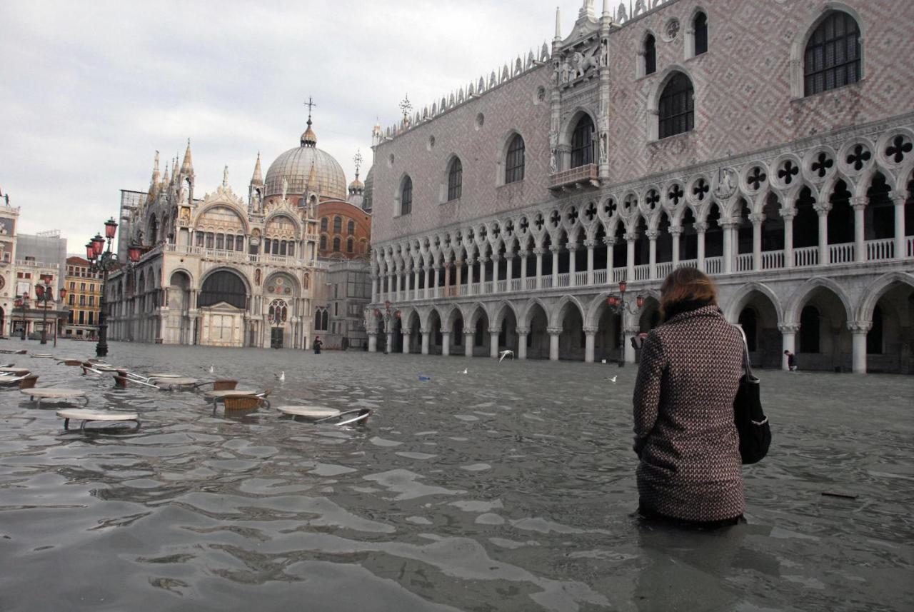 Raggio Di Sole Dietro Piazza San Marco Venedig Exterior foto